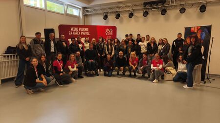 Heroji furajo v pižamah