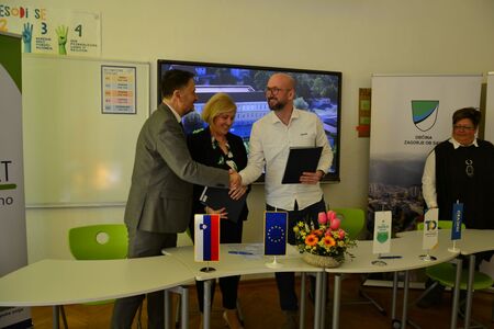 Podpis pogodbe o začetku obnove Partizana