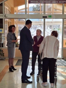 Župan tudi letos razveselil ženske v Domu Polde Eberl Jamski