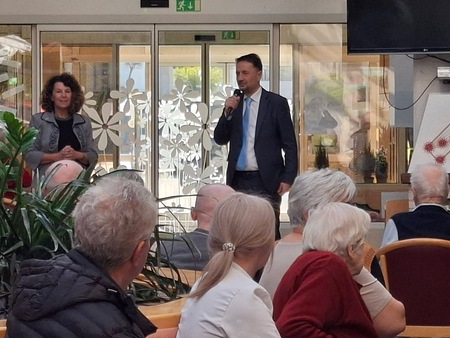 Župan tudi letos razveselil ženske v Domu Polde Eberl Jamski