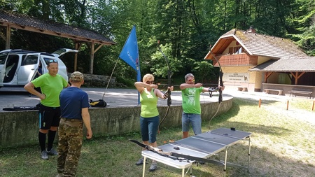 Zagorski častniki na pohodu v Mengšu