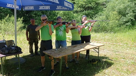 Zagorski častniki na pohodu v Mengšu